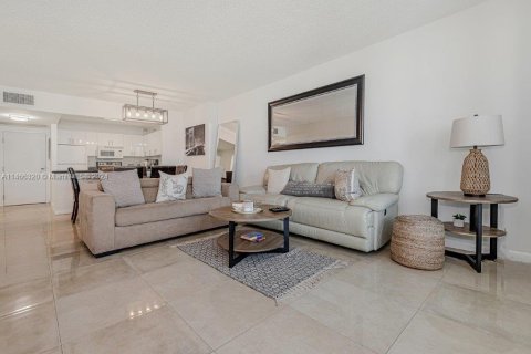 Copropriété à louer à Miami Beach, Floride: 2 chambres, 89.19 m2 № 2334936 - photo 6