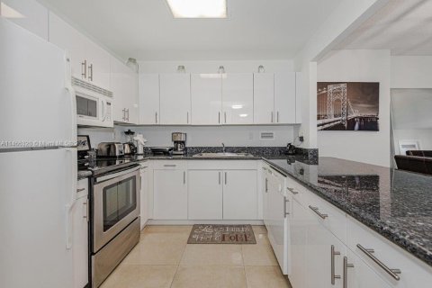 Copropriété à louer à Miami Beach, Floride: 2 chambres, 89.19 m2 № 2334936 - photo 16