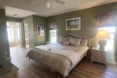House in Ocala, Florida 2 bedrooms, 145.76 sq.m. № 2204322 - photo 9