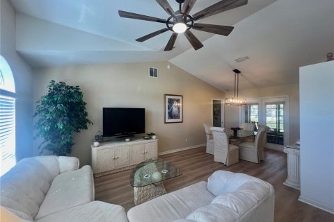 House in Ocala, Florida 2 bedrooms, 145.76 sq.m. № 2204322 - photo 3