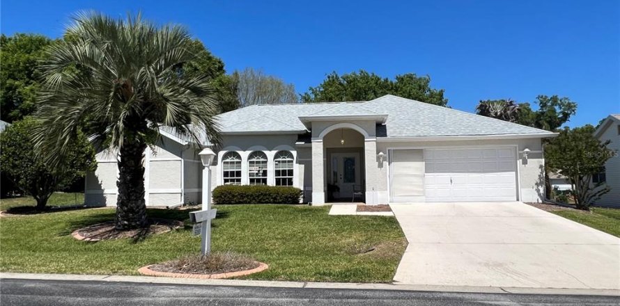 House in Ocala, Florida 2 bedrooms, 145.76 sq.m. № 2204322