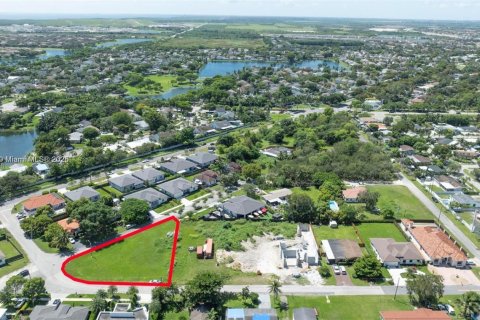 Terreno en venta en Cutler Bay, Florida № 1951185 - foto 9