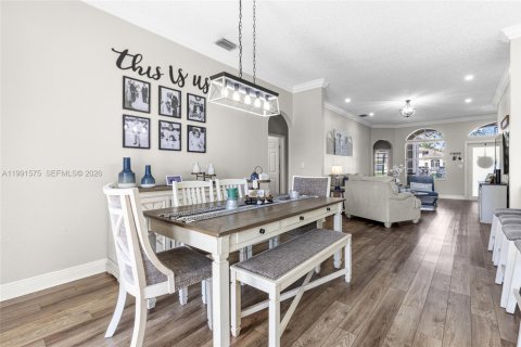 Купить виллу или дом в Хомстед, Флорида 5 спален, 191.38м2, № 2052260 - фото 7