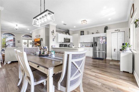 Купить виллу или дом в Хомстед, Флорида 5 спален, 191.38м2, № 2052260 - фото 8