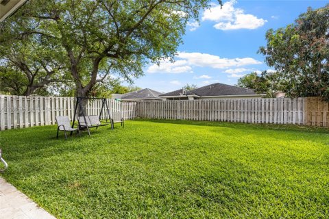 Купить виллу или дом в Хомстед, Флорида 5 спален, 191.38м2, № 2052260 - фото 26