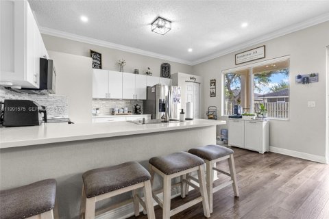 Купить виллу или дом в Хомстед, Флорида 5 спален, 191.38м2, № 2052260 - фото 10