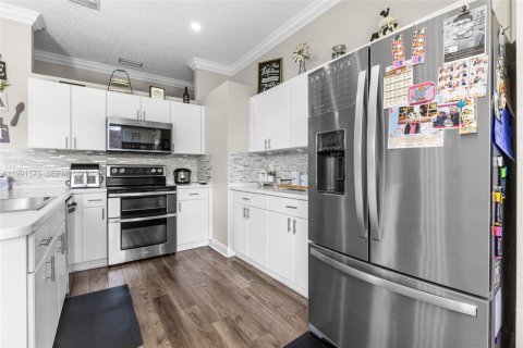 Купить виллу или дом в Хомстед, Флорида 5 спален, 191.38м2, № 2052260 - фото 12