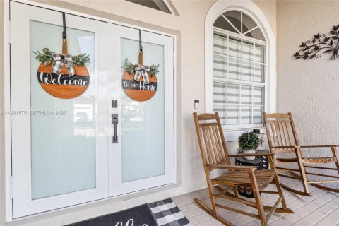 Купить виллу или дом в Хомстед, Флорида 5 спален, 191.38м2, № 2052260 - фото 4