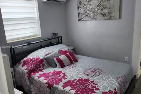 Villa ou maison à vendre à Miami Gardens, Floride: 4 chambres, 100.33 m2 № 2257837 - photo 18
