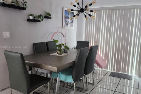 Villa ou maison à vendre à Miami Gardens, Floride: 4 chambres, 100.33 m2 № 2257837 - photo 12