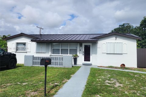 Villa ou maison à Miami Gardens, Floride 4 chambres, 100.33 m2 № 2257837