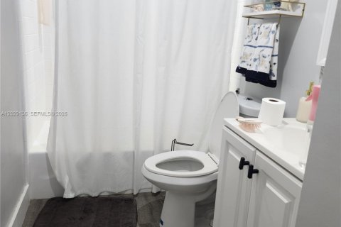 Villa ou maison à vendre à Miami Gardens, Floride: 4 chambres, 100.33 m2 № 2257837 - photo 16