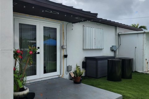 Villa ou maison à vendre à Miami Gardens, Floride: 4 chambres, 100.33 m2 № 2257837 - photo 3