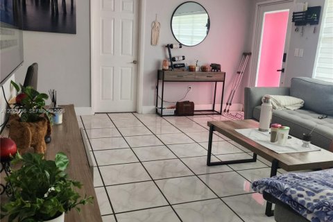Villa ou maison à vendre à Miami Gardens, Floride: 4 chambres, 100.33 m2 № 2257837 - photo 8