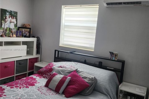 Villa ou maison à vendre à Miami Gardens, Floride: 4 chambres, 100.33 m2 № 2257837 - photo 17