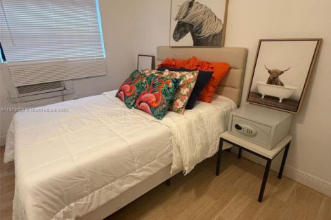 Casa en alquiler en Miami, Florida, 4 dormitorios, 92.9 m2 № 1981056 - foto 7