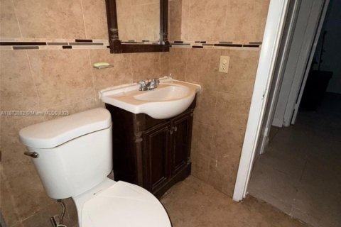 Casa en alquiler en Miami, Florida, 4 dormitorios, 92.9 m2 № 1981056 - foto 8