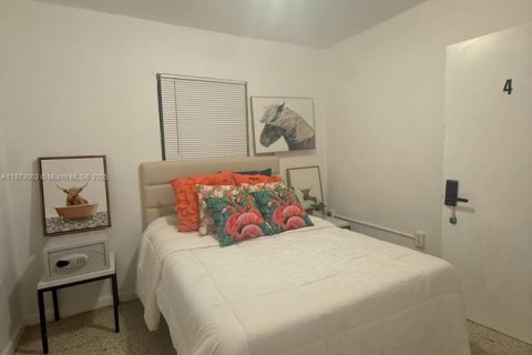 Casa en alquiler en Miami, Florida, 4 dormitorios, 92.9 m2 № 1981056 - foto 5