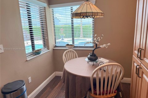 House in Miami, Florida 4 bedrooms, 141.4 sq.m. № 1925404 - photo 17