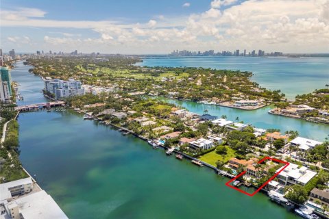 House in Miami Beach, Florida 6 bedrooms, 539.67 sq.m. № 1937671 - photo 25