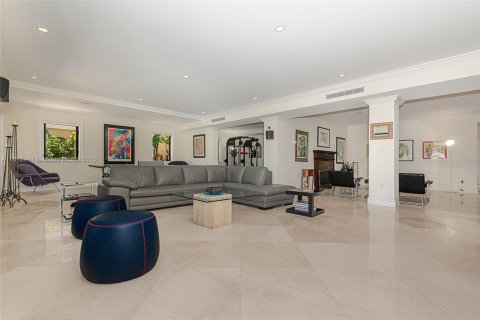 Casa en venta en Miami Beach, Florida, 6 dormitorios, 539.67 m2 № 1937671 - foto 16