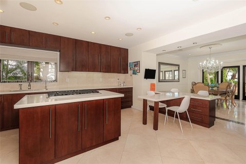 Villa ou maison à vendre à Miami Beach, Floride: 6 chambres, 539.67 m2 № 1937671 - photo 13