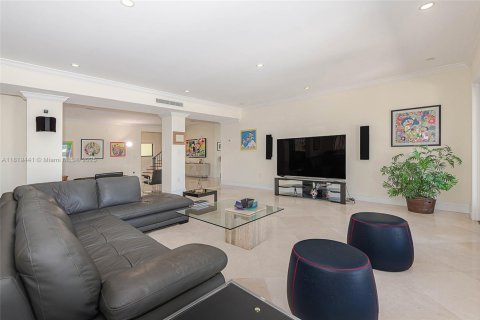 Villa ou maison à vendre à Miami Beach, Floride: 6 chambres, 539.67 m2 № 1937671 - photo 15