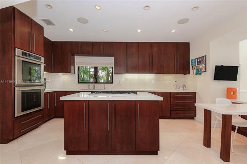 Casa en venta en Miami Beach, Florida, 6 dormitorios, 539.67 m2 № 1937671 - foto 10