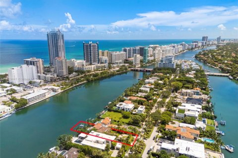 Villa ou maison à vendre à Miami Beach, Floride: 6 chambres, 539.67 m2 № 1937671 - photo 24