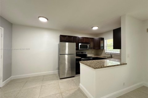 Appartement à louer à Wilton Manors, Floride: 2 chambres № 1966433 - photo 2