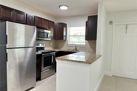 Appartement à louer à Wilton Manors, Floride: 2 chambres № 1966433 - photo 9