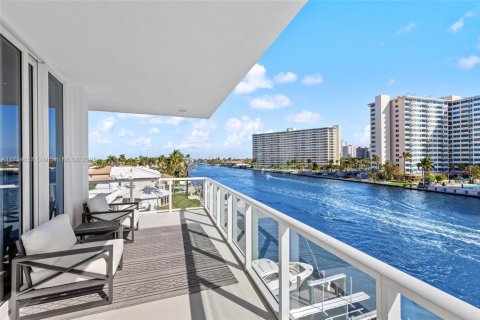 Condo in Fort Lauderdale, Florida, 3 bedrooms  № 1664218 - photo 2