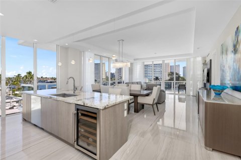 Condo in Fort Lauderdale, Florida, 3 bedrooms  № 1664218 - photo 1