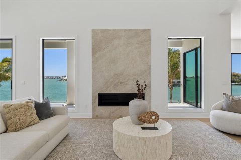 House in Belleair Beach, Florida 5 bedrooms, 541.62 sq.m. № 2202997 - photo 13