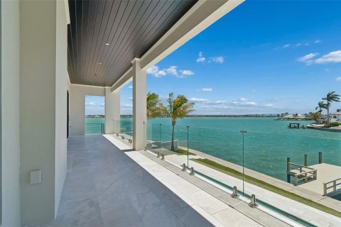 House in Belleair Beach, Florida 5 bedrooms, 541.62 sq.m. № 2202997 - photo 15