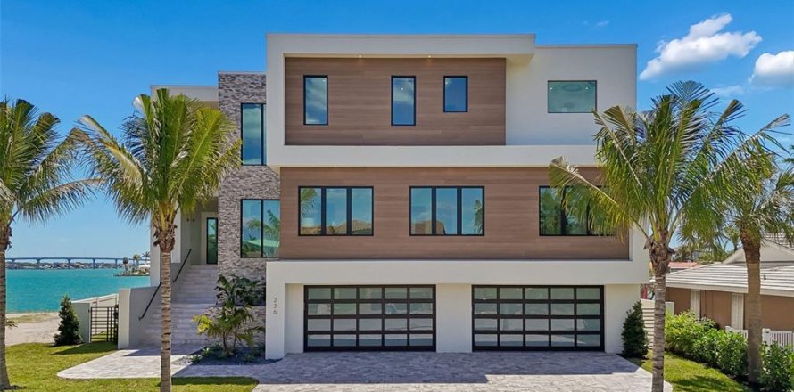 House in Belleair Beach, Florida 5 bedrooms, 541.62 sq.m. № 2202997