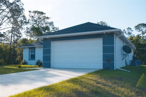 House in Lehigh Acres, Florida 3 bedrooms, 125.98 sq.m. № 1591642 - photo 3
