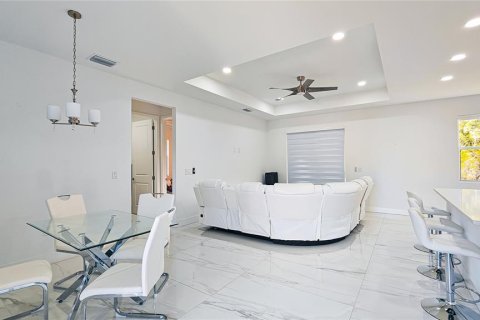 House in Lehigh Acres, Florida 3 bedrooms, 125.98 sq.m. № 1591642 - photo 5
