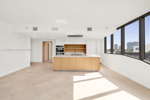 Кондоминиум с 2 спальнями в Бей-Харбор-Айлендс, Флорида № 2036152