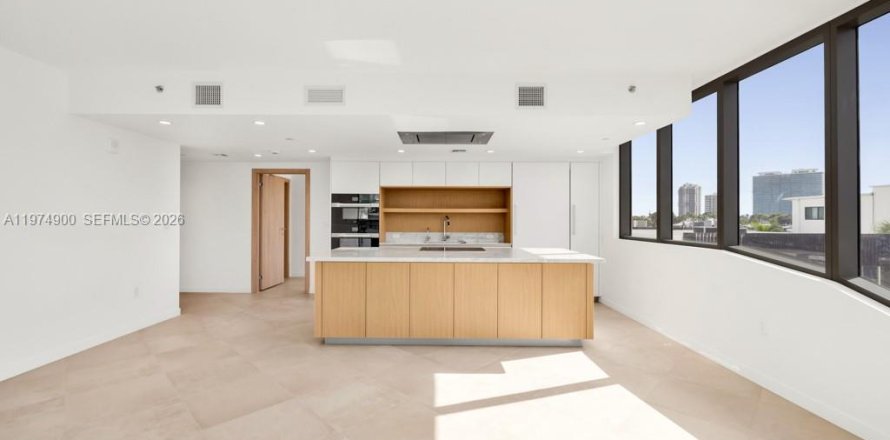 Кондоминиум с 2 спальнями в Бей-Харбор-Айлендс, Флорида № 2036152