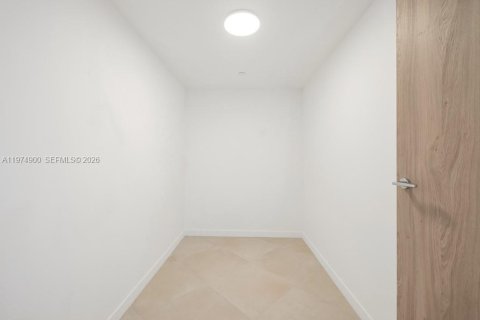 Купить кондоминиум в Бей-Харбор-Айлендс, Флорида 2 спальни, № 2036152 - фото 29