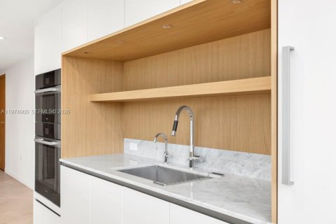 Купить кондоминиум в Бей-Харбор-Айлендс, Флорида 2 спальни, № 2036152 - фото 15