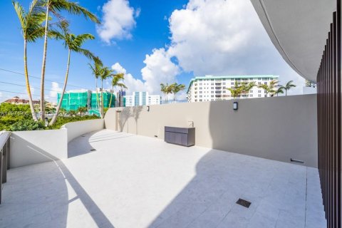 Купить кондоминиум в Бей-Харбор-Айлендс, Флорида 2 спальни, № 2036152 - фото 24