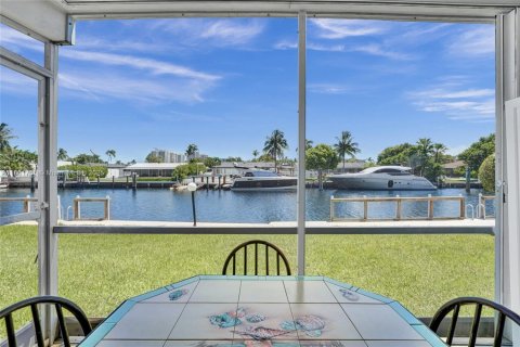 Condo in Hallandale Beach, Florida, 2 bedrooms  № 1892816 - photo 4