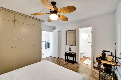 Condo in Hallandale Beach, Florida, 2 bedrooms  № 1892816 - photo 24