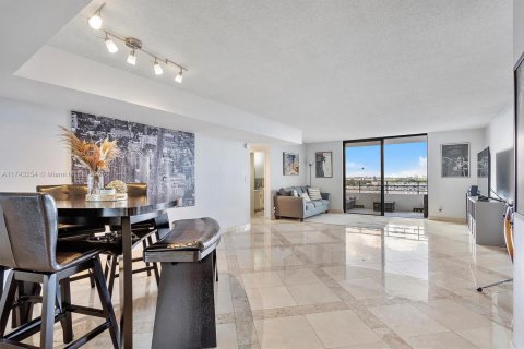 Condo in Hallandale Beach, Florida, 2 bedrooms  № 1701218 - photo 4