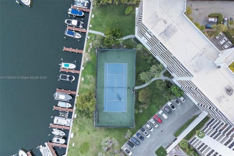 Condo in Hallandale Beach, Florida, 2 bedrooms  № 1701218 - photo 26