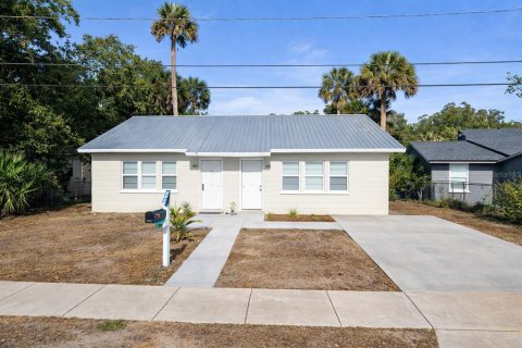 Immobilier commercial à Titusville, Floride 4 chambres, 130.99 m2 № 2126949