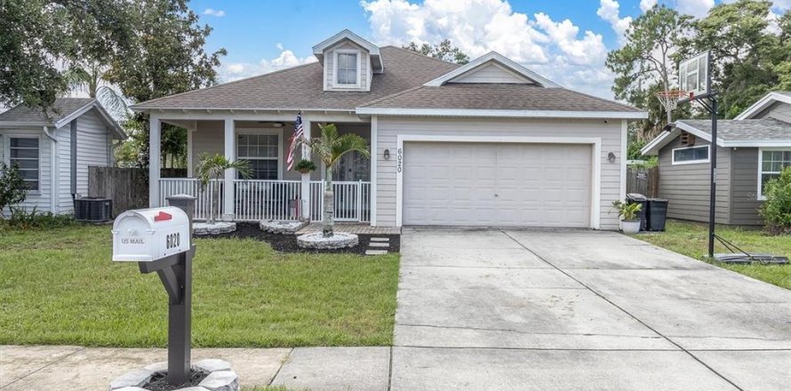 Casa en New Port Richey, Florida 3 dormitorios, 221.48 m2 № 2217219