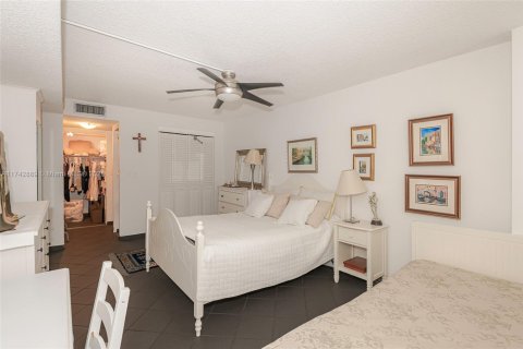 Condominio en venta en Sunny Isles Beach, Florida, 2 dormitorios, 100.98 m2 № 1867025 - foto 18